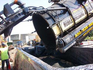 wet/dry vacuum cleaning truck dumping sludge